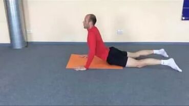 Упражняващата терапия ще помогне за укрепване на отслабените мускули на гърба с остеохондроза